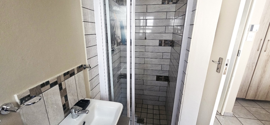 To Let 2 Bedroom Property for Rent in Waterkloof A H North West